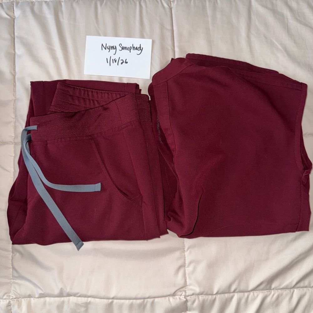 FIGS Scrub Set - Burgundy